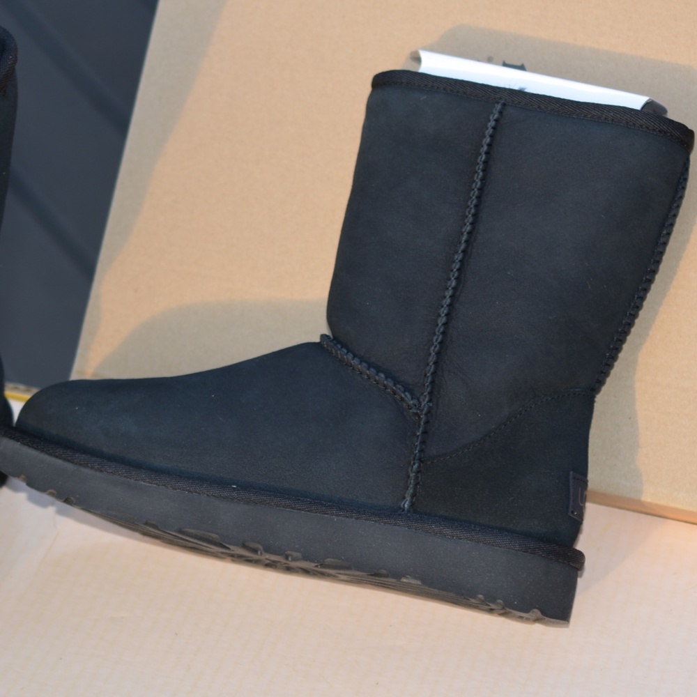 Ugg W Classic Short II 1016223 Sheepskin Suede Boots Size 6 Black